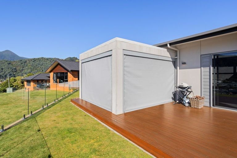 Photo of property in 16 Harbour View Heights, Picton, 7220