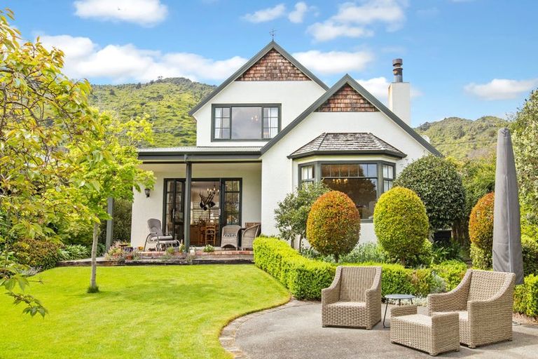 Photo of property in 18 Huia Street, Waikanae, 5036