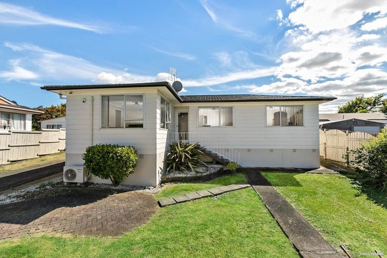 Photo of property in 70 Hyperion Drive, Randwick Park, Auckland, 2105