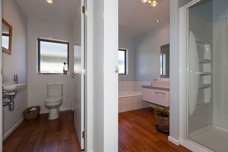 Photo of property in 26 Bluewater Place, Paraparaumu, 5032