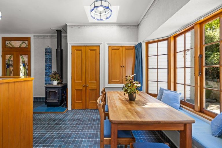 Photo of property in 43 Napier Terrace, Hospital Hill, Napier, 4110