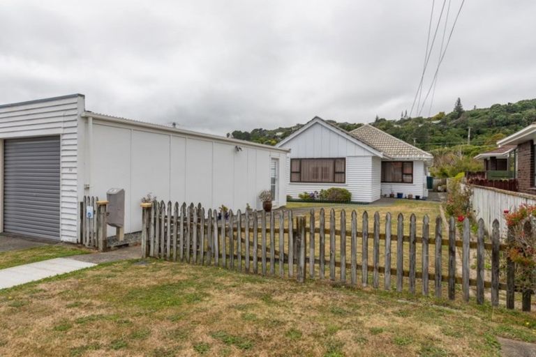 Photo of property in 32 Oxford Street, Tawa, Wellington, 5028