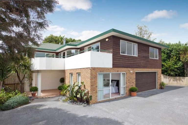 Photo of property in 28 Frank Nobilo Drive, Golflands, Auckland, 2013
