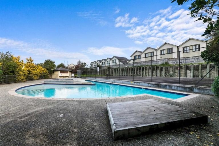 Photo of property in 28/11 The Avenue, Albany, Auckland, 0632
