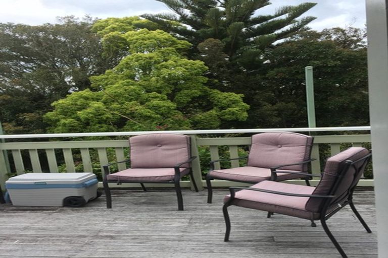 Photo of property in 2/32 Knightsbridge Drive, Forrest Hill, Auckland, 0620