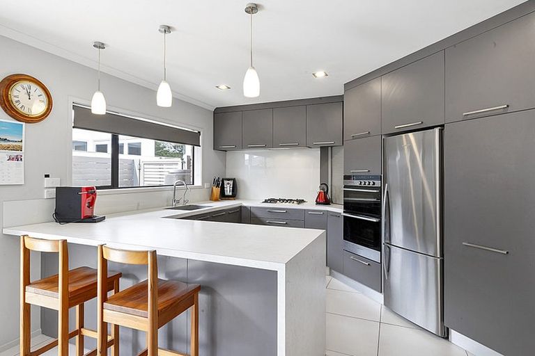 Photo of property in 11b Montrose Place, Highlands Park, New Plymouth, 4312