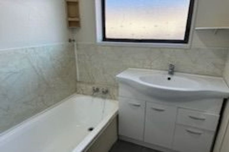 Photo of property in 1/10 Montclare Avenue, Ilam, Christchurch, 8041