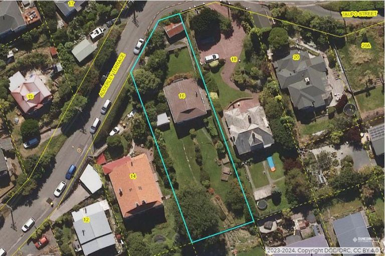 Photo of property in 16 Adderley Terrace, Ravensbourne, Dunedin, 9022