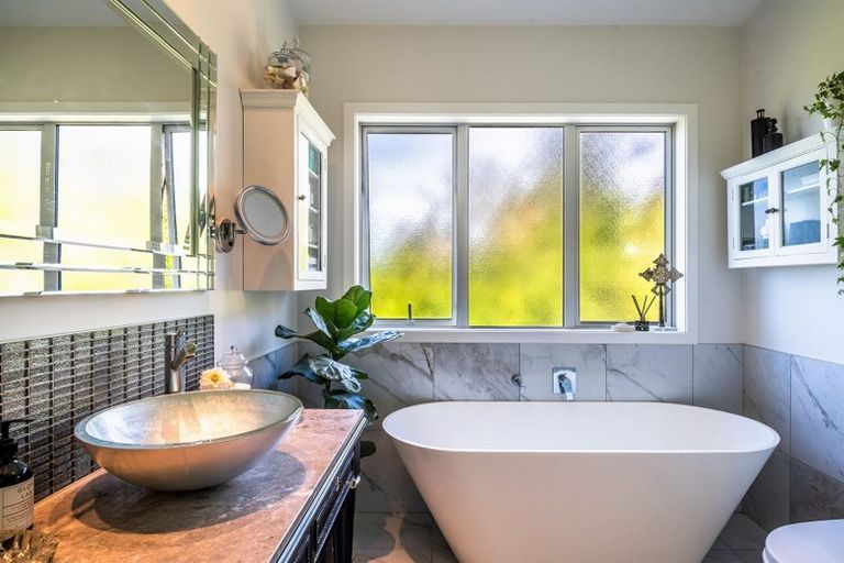 Photo of property in 43b Park Rise, Campbells Bay, Auckland, 0630