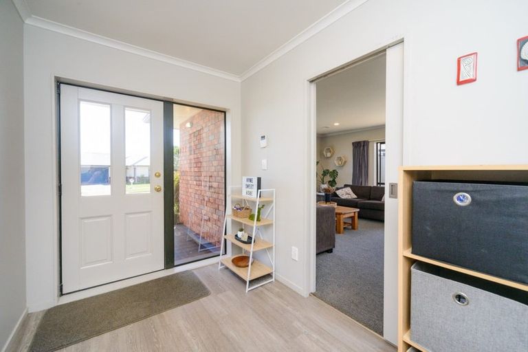 Photo of property in 18 Daniel Place, Kelvin Grove, Palmerston North, 4414