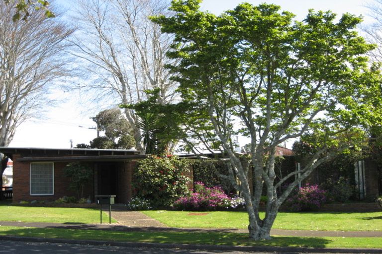 Photo of property in 1 Magnolia Drive, Westown, New Plymouth, 4310