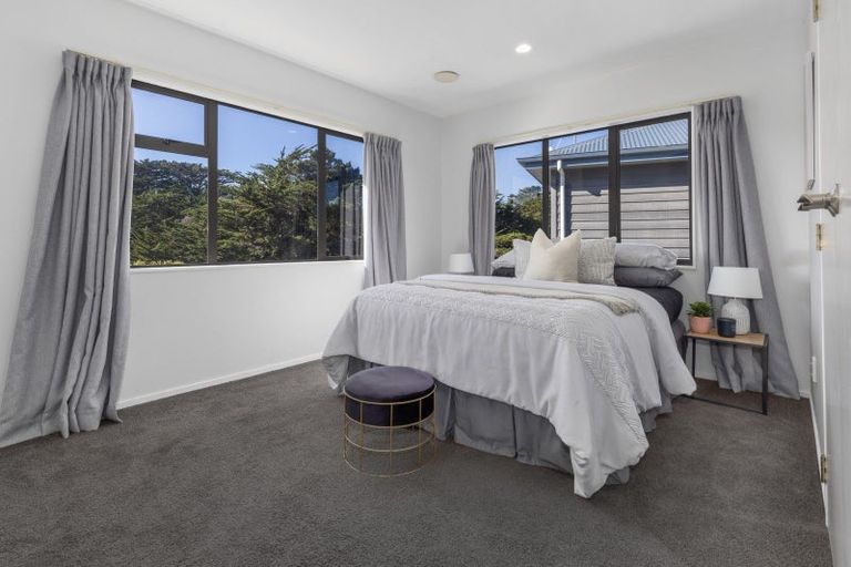 Photo of property in 2b Observatory Close, Whitby, Porirua, 5024