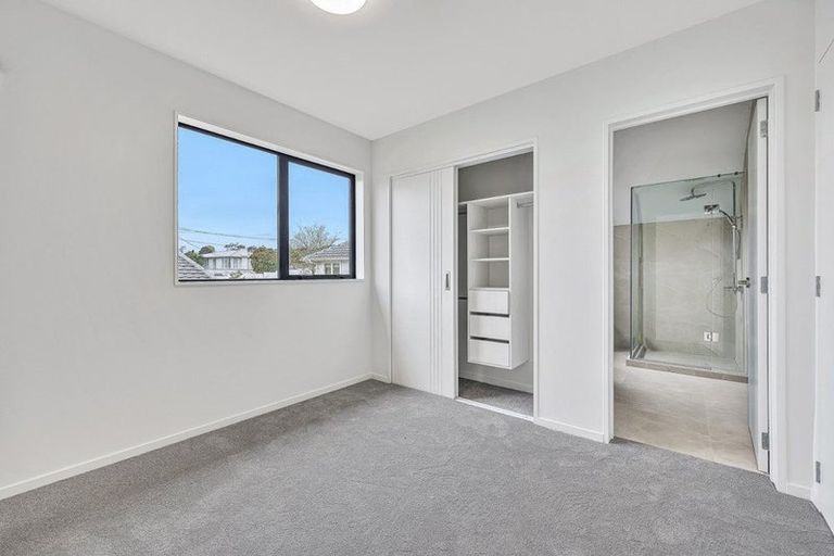 Photo of property in 7/163 Edmonton Road, Te Atatu South, Auckland, 0610