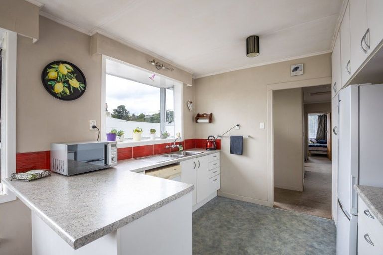 Photo of property in 5 Oranga Street, Marfell, New Plymouth, 4310