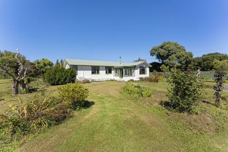 Photo of property in 150 No 2 Line, Okoia, Whanganui, 4572