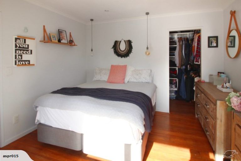 Photo of property in 1/103 Bond Crescent, Forrest Hill, Auckland, 0620