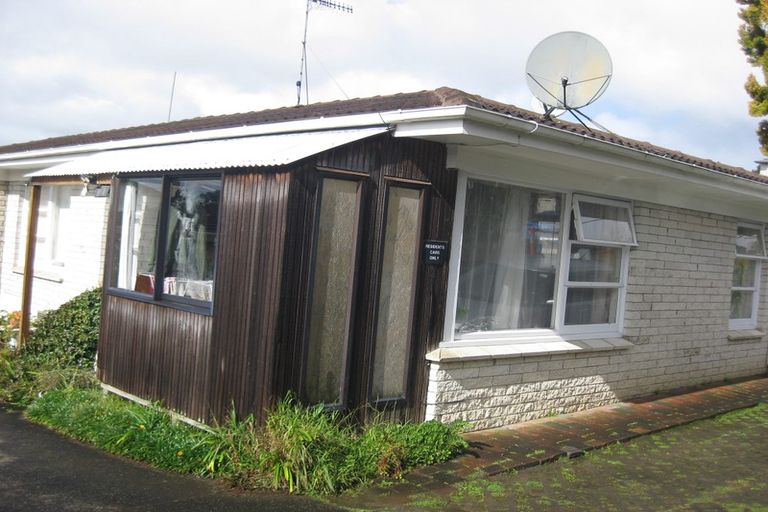 Photo of property in 1/15 Woodall Place, Totara Vale, Auckland, 0627