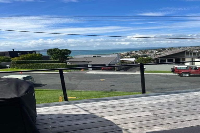 Photo of property in 1/50 Seaview Road, Castor Bay, Auckland, 0620