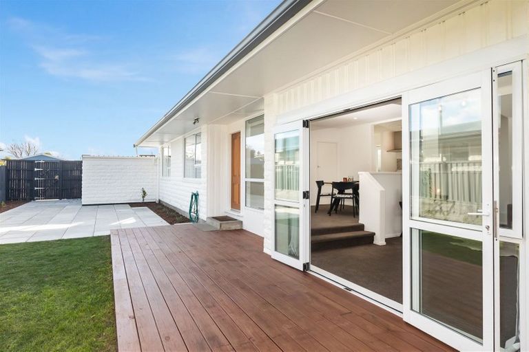 Photo of property in 19 Camelia Place, Islington, Christchurch, 8042