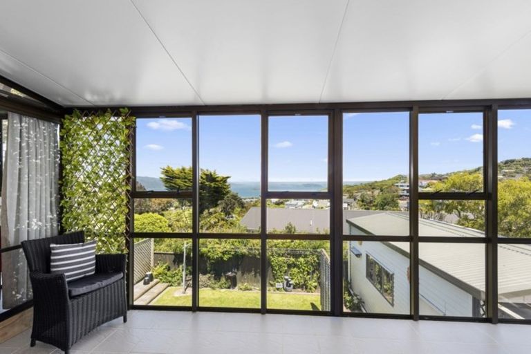 Photo of property in 35 Oakleigh Street, Maungaraki, Lower Hutt, 5010