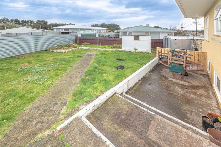 Photo of property in 30 Lee Street, Castlecliff, Whanganui, 4501