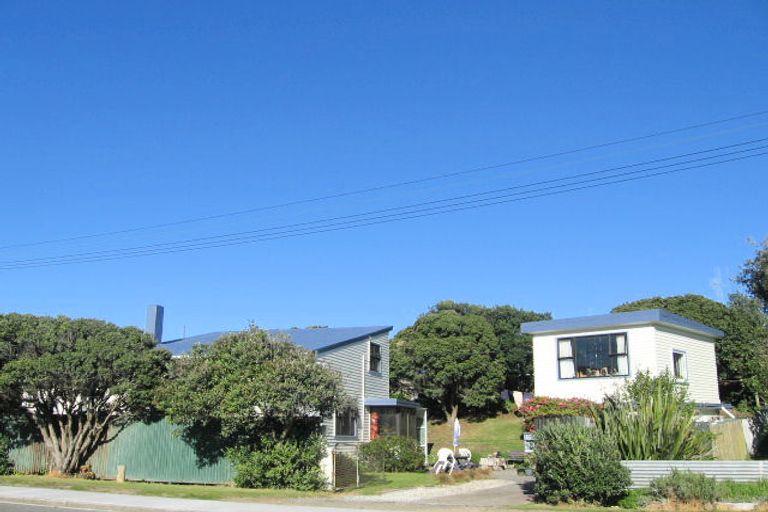 Photo of property in 17 Koromiko Street, Otaki Beach, Otaki, 5512