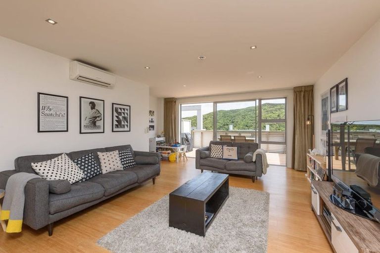 Photo of property in 10 Saddleback Grove, Karori, Wellington, 6012