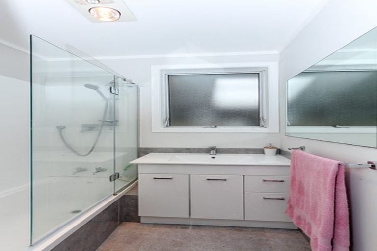 Photo of property in 23 Bromley Place, Westown, New Plymouth, 4310