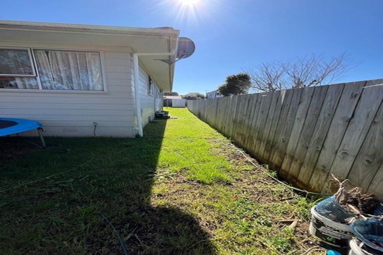 Photo of property in 19 Glennandrew Drive, Half Moon Bay, Auckland, 2012