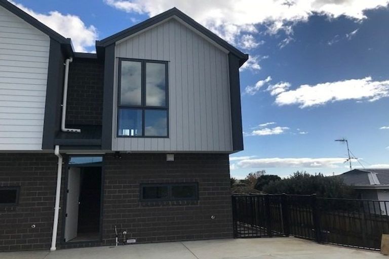 Photo of property in 2/9 Beaufield Lane, Te Atatu Peninsula, Auckland, 0610