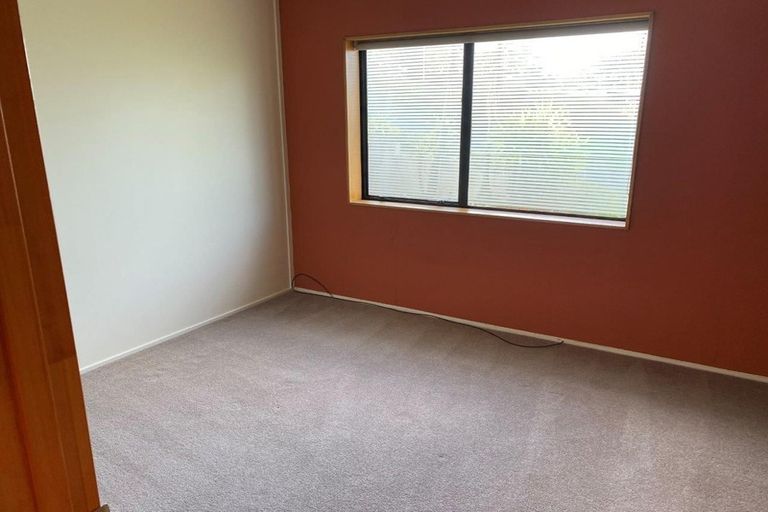 Photo of property in 43 Greenvalley Rise, Glenfield, Auckland, 0629