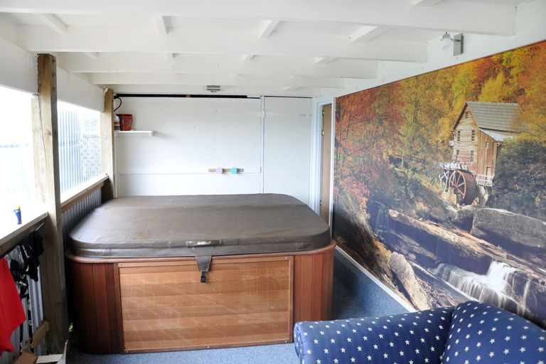 Photo of property in 8 Hillside Crescent, Leigh, 0985