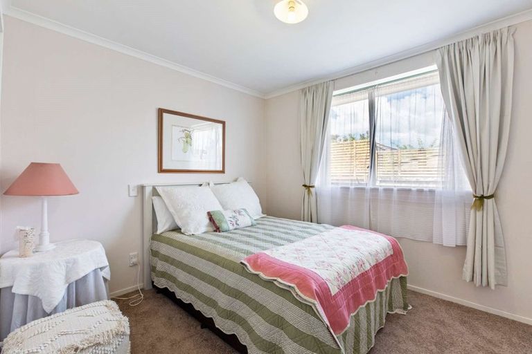 Photo of property in 25 Fernbrook Close, Burswood, Auckland, 2013