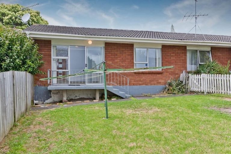 Photo of property in 2/102 Lynwood Road, New Lynn, Auckland, 0600