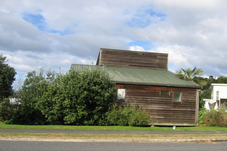 Photo of property in 119 Russell Bruce Place, Onemana, Whangamata, 3691