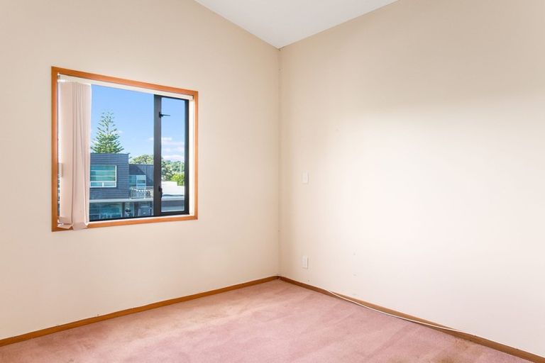 Photo of property in 14 Marina View, Paremata, Porirua, 5026