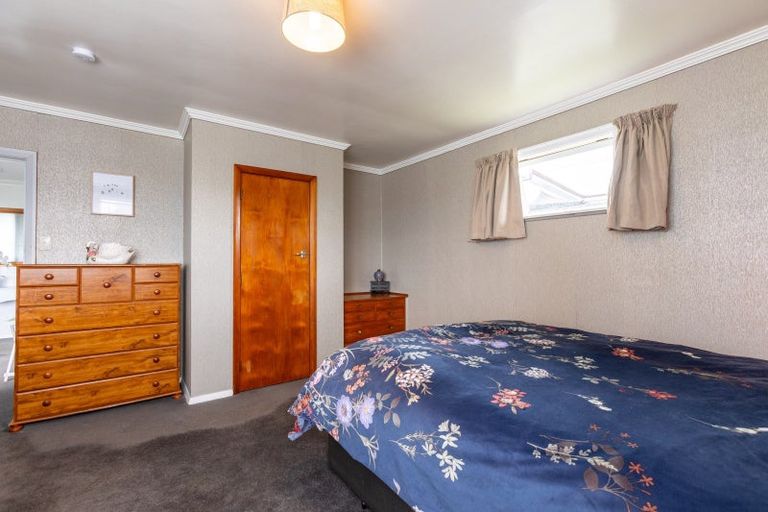 Photo of property in 15 Fox Street, Woodville, 4920