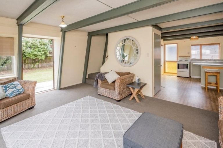 Photo of property in 122 Field Way, Waikanae Beach, Waikanae, 5036