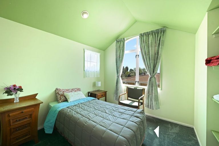 Photo of property in 12 Dover Road, St Andrews, Hamilton, 3200