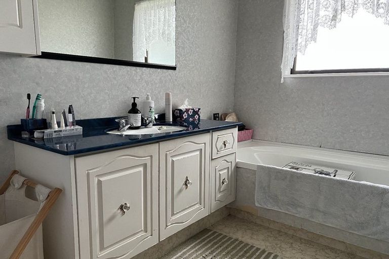 Photo of property in 26 West Plains Road, Waikiwi, Invercargill, 9810