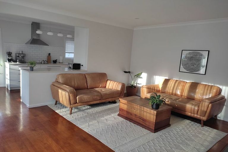 Photo of property in 28 Ocean View Road, Northcote, Auckland, 0627