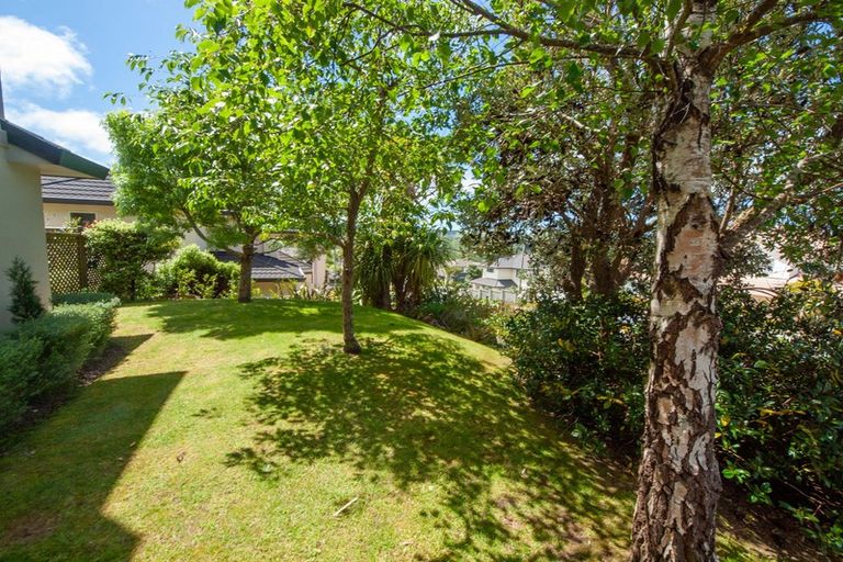 Photo of property in 6 Derry Hill, Churton Park, Wellington, 6037