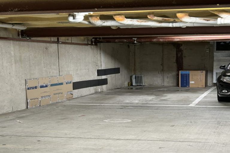 Photo of property in Aqua, 2/74 Oriental Parade, Oriental Bay, Wellington, 6011