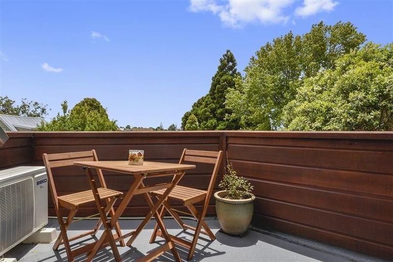 Photo of property in 2c Cradock Street, Avondale, Auckland, 1026