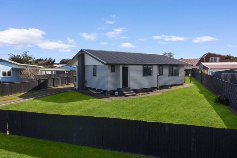 Photo of property in 3 Waitai Street, Castlecliff, Whanganui, 4501