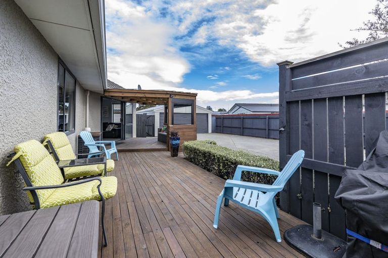 Photo of property in 6 Oakley Crescent, Hornby, Christchurch, 8042