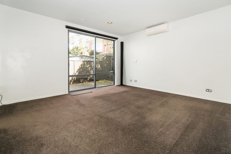 Photo of property in 100 Lake Road, Northcote, Auckland, 0627