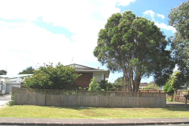 Photo of property in 2/7 Salamanca Road, Sunnynook, Auckland, 0620