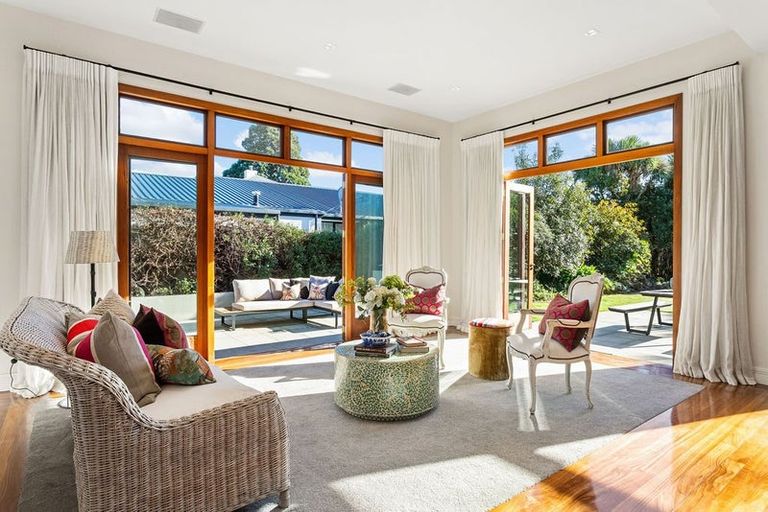Photo of property in 118 Straven Road, Fendalton, Christchurch, 8014
