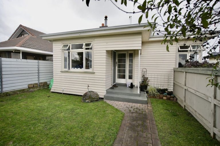 Photo of property in 16 Rata Street, Roslyn, Palmerston North, 4414